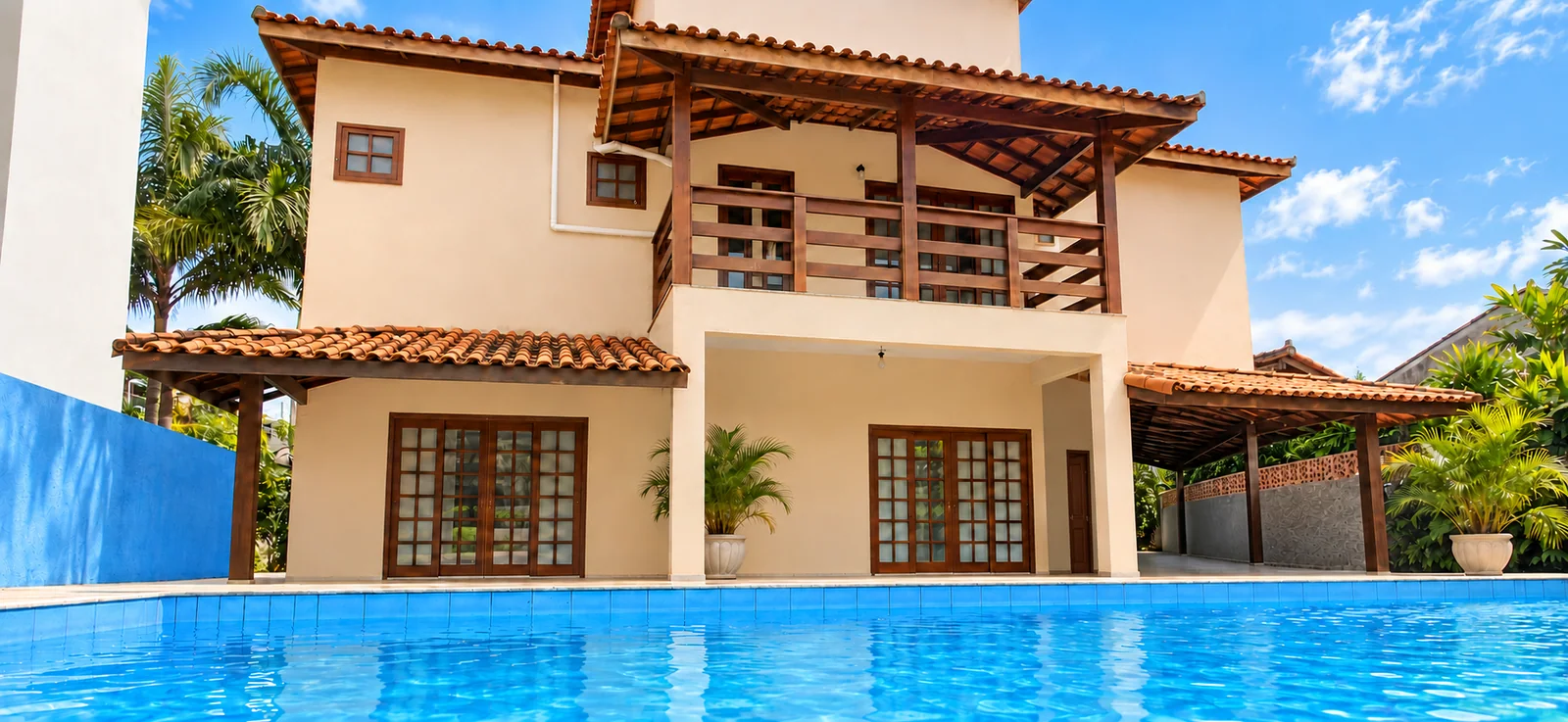 A casa e sua piscina