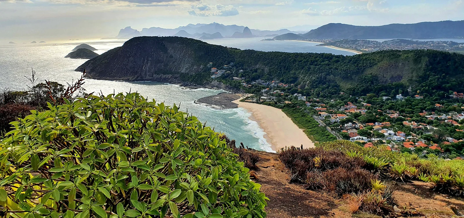 Itacoatiara vista do Costão, no Parque Estadual da Serra da Tiririca